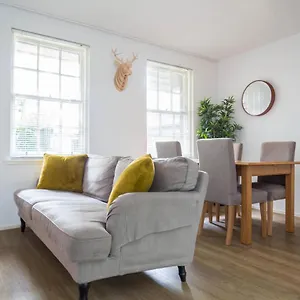 https://modern-grassmarket-apartment.edinburghhotelsuk.org